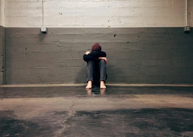 Cada vez más gente cree que la IA es un peligro para la salud mental. El gran desafío para las plataformas es qué hacer con eso