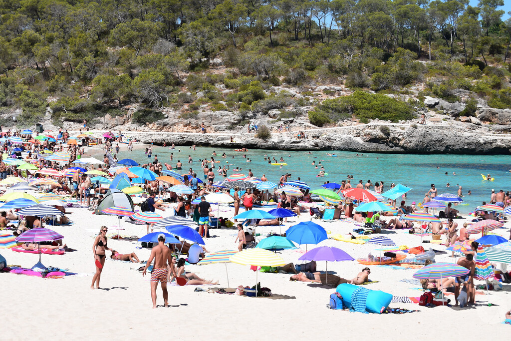 Algo extraño está pasando con el turismo en España: los datos están en máximos, los hosteleros insisten en que hay crisis