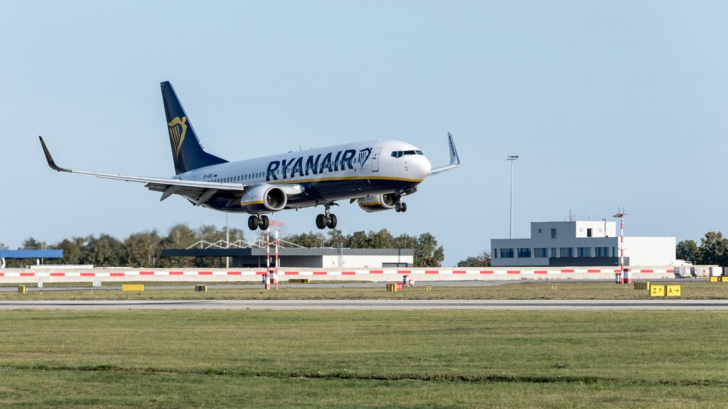 La marcha de Ryanair ha dejado tiritando a los aeropuertos regionales: 240.000 pasajeros menos y un 70% menos en uno de ellos