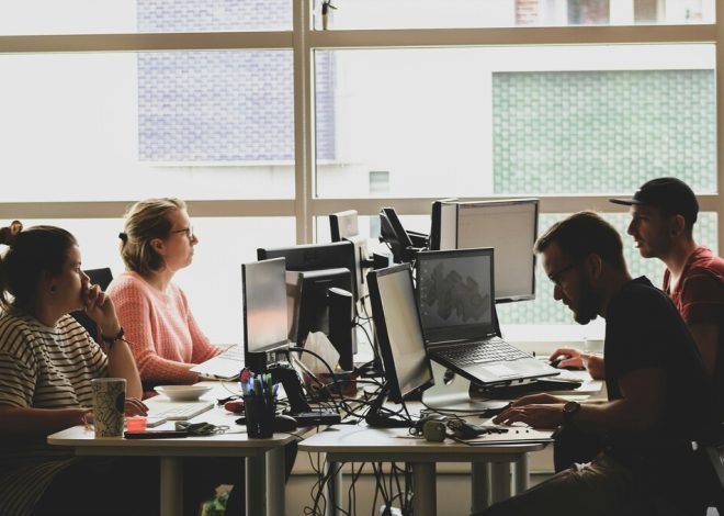 Los informes sobre IA y empleo son ya un género propio: cada uno cuenta un futuro distinto, y todos parecen probables